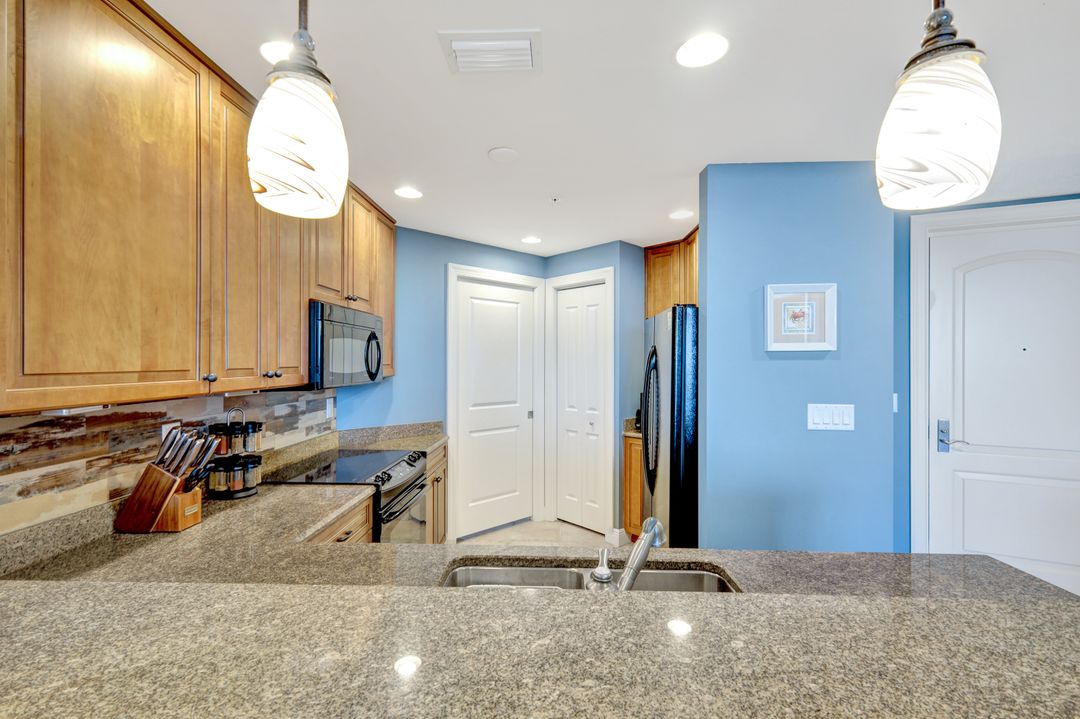 5781 Cape Harbour Dr #1005, Cape Coral, FL 33914