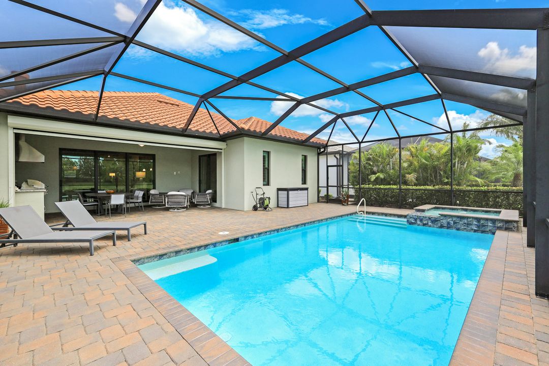 1839 Mustique St, Naples, FL 34120