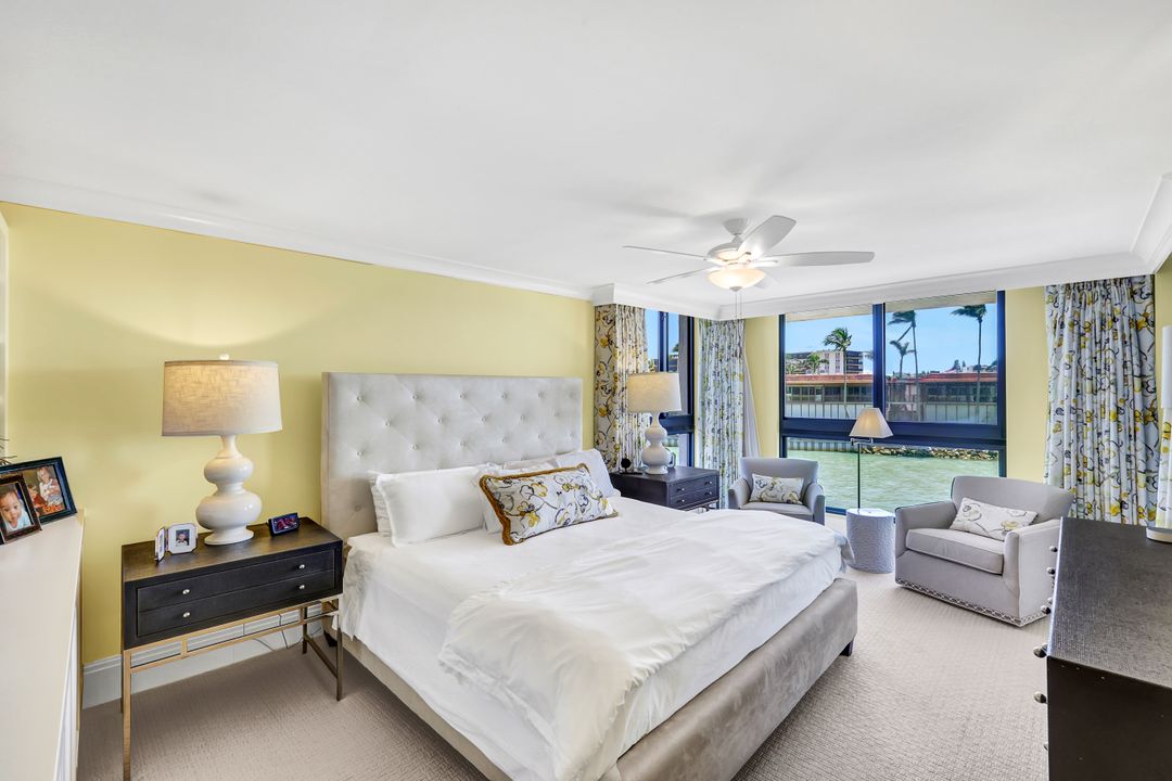 2302 Gulf Shore Blvd N, Naples, FL 34103