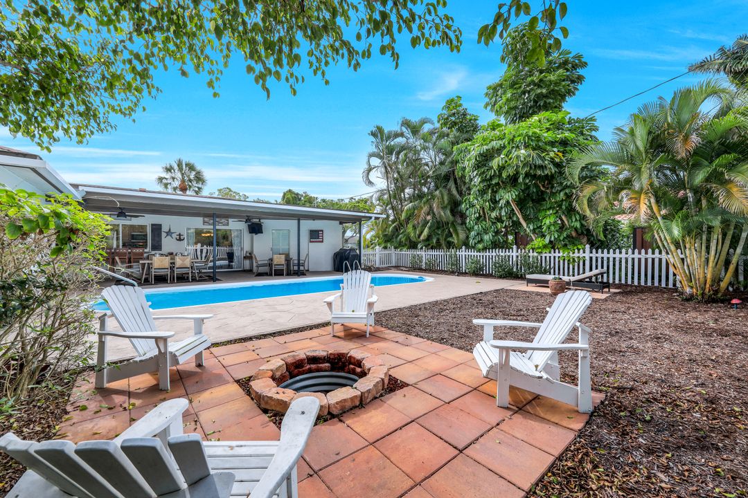 289 Burning Tree Dr, Naples, FL 34105