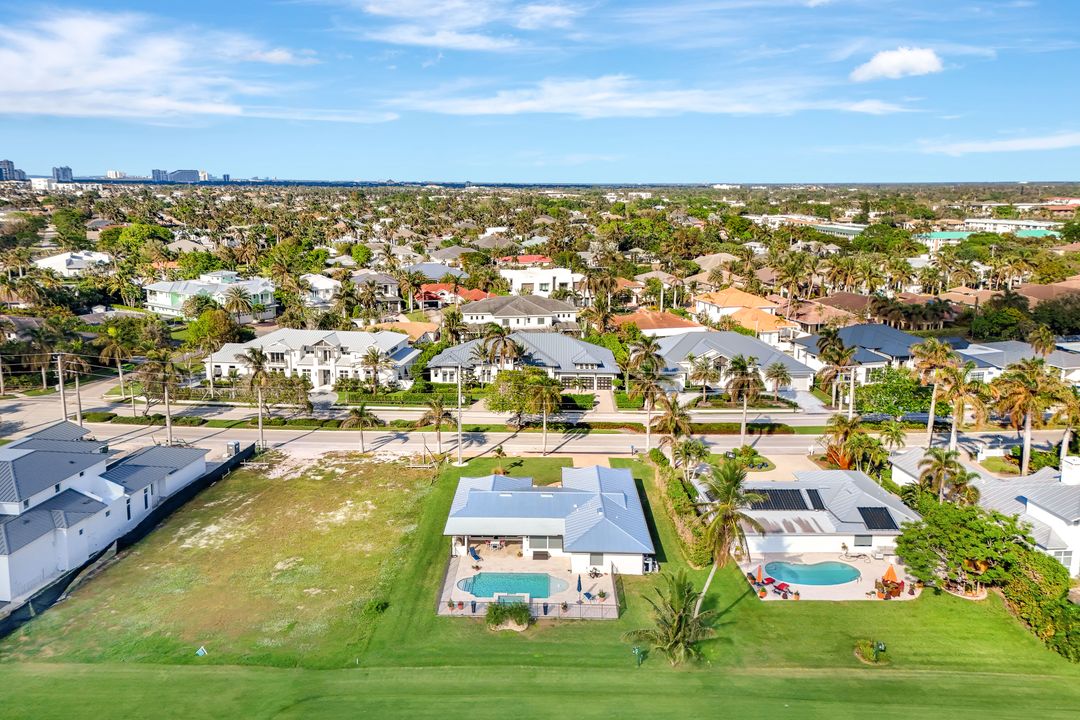 590 Harbour Dr, Naples, FL 34103