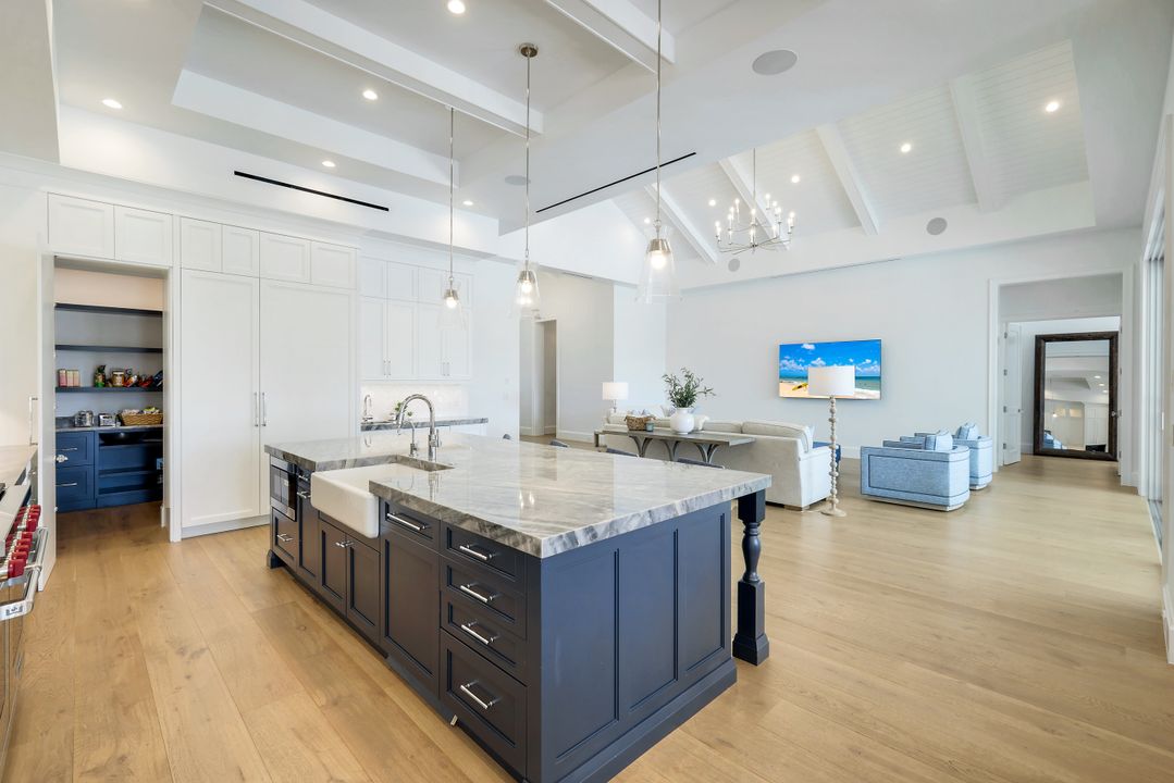 730 Harbour Dr, Naples, FL 34103