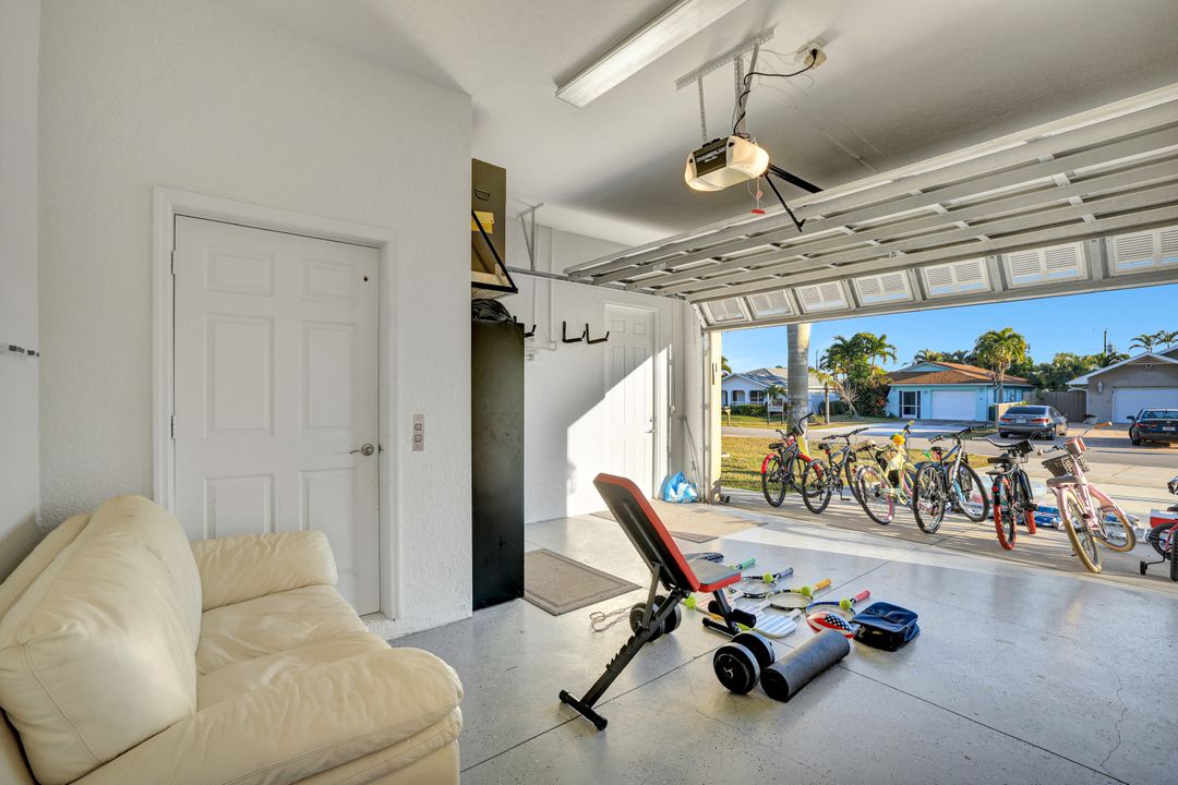 531 105th Ave N, Naples, FL 34108