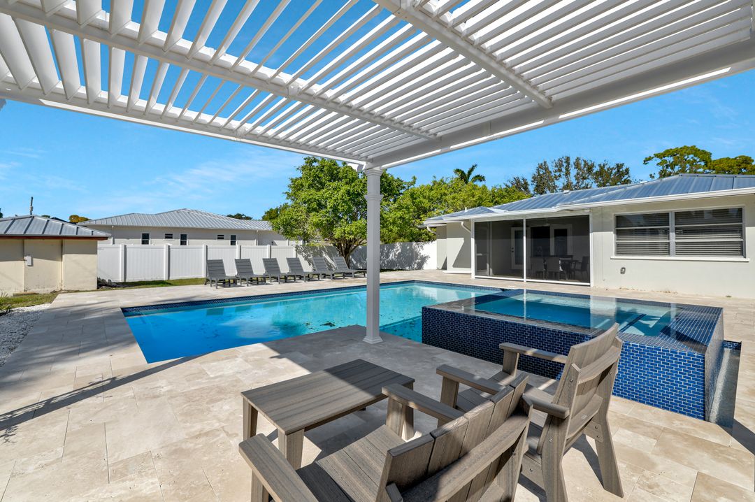 854 101st Ave N, Naples, FL 34108