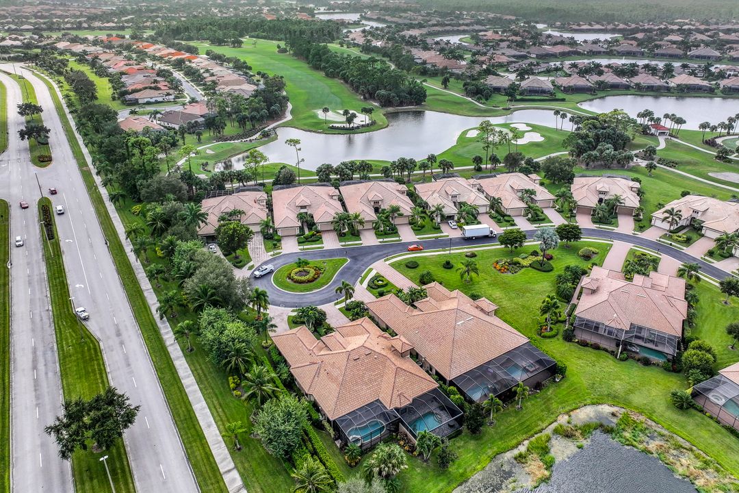 7598 Moorgate Point Way, Naples, FL 34113
