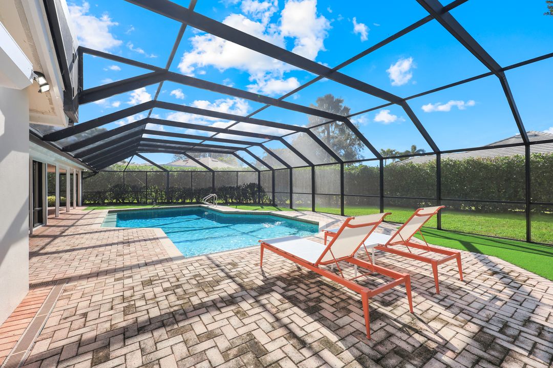 806 Knoll Wood Ct, Naples, FL 34108