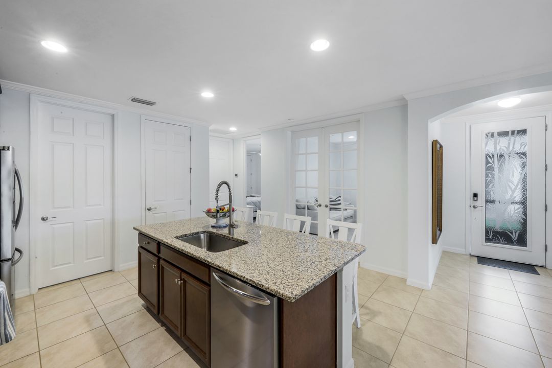 14795 Edgewater Cir, Naples, FL 34114