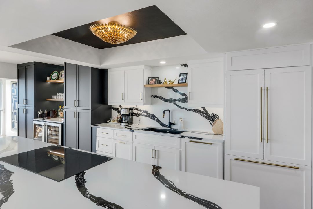 250 Park Shore Dr #801, Naples, FL 34103