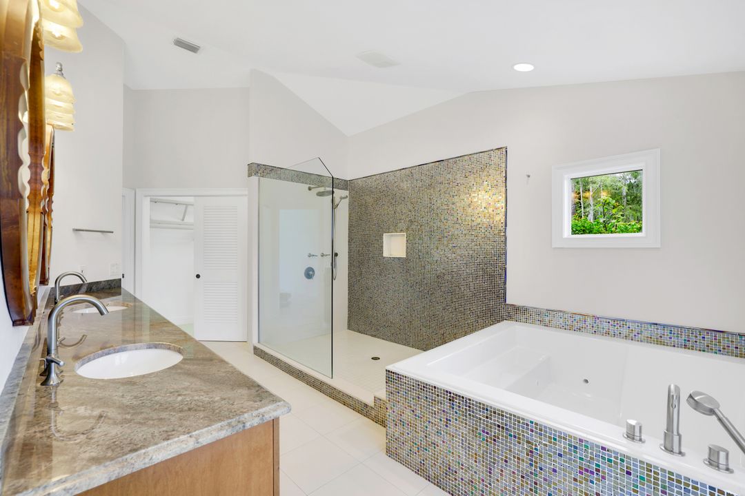 4502 Silver Fox Dr, Naples, FL 34119