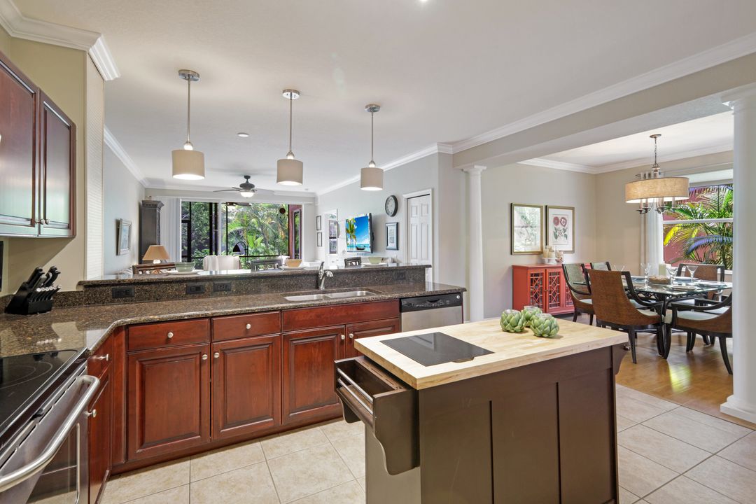 10021 Heather Ln #802, Naples, FL 34119