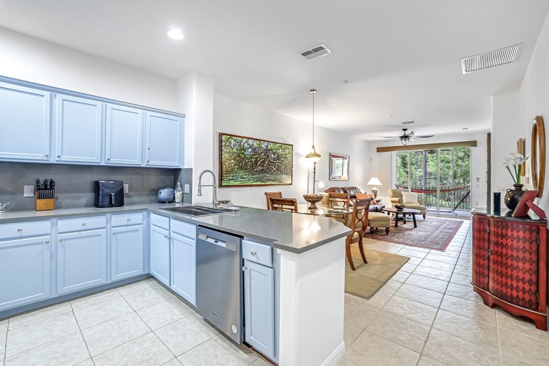 4843 Hampshire Ct #204, Naples, FL 34112