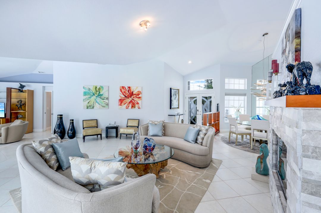 1343 Old Oak Ln, Naples, FL 34110