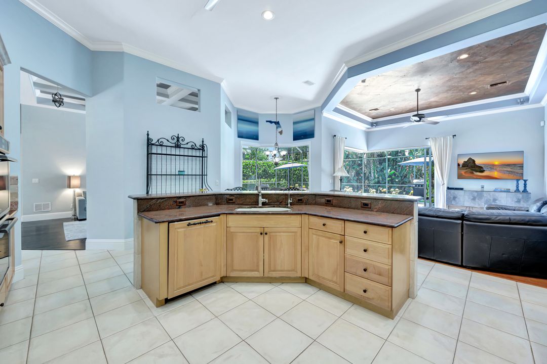 9833 Clear Lake Cir, Naples, FL 34109