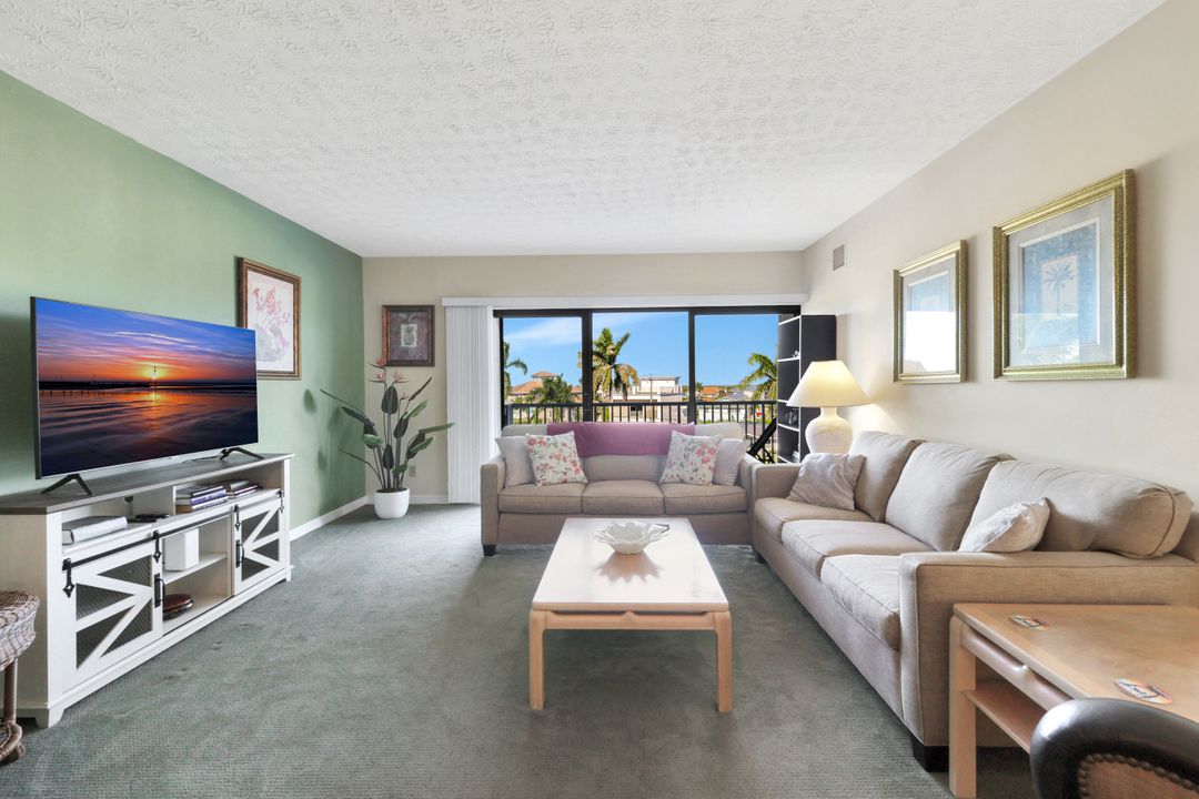 60 W Pelican St #401, Naples, FL 34113