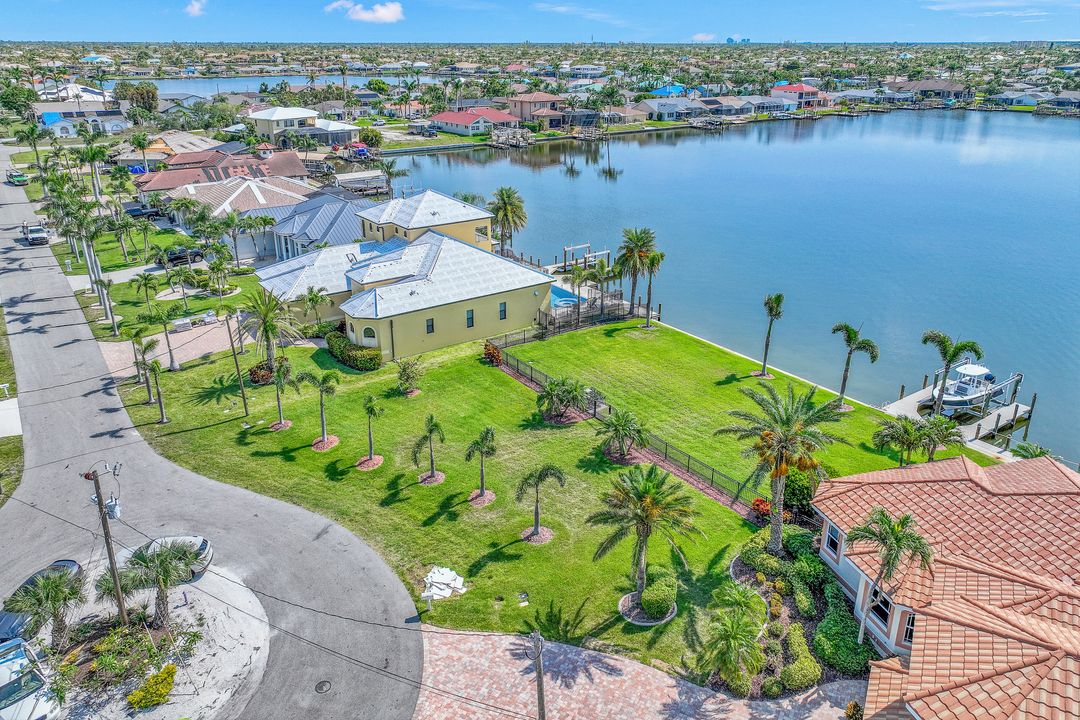 5227 SW 5th Pl, Cape Coral, FL 33914