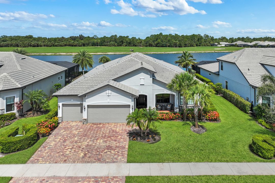 9577 Everglades Dr, Naples, FL 34120