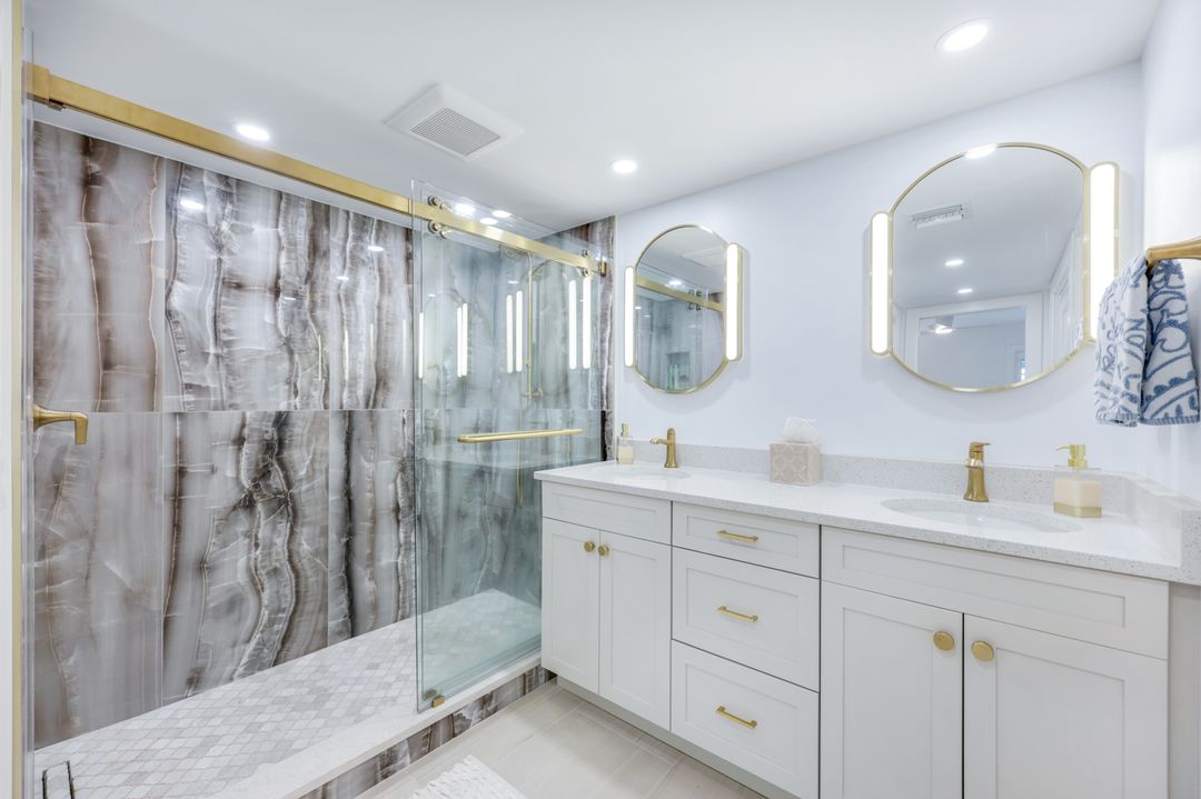 305 Park Shore Dr, Naples, FL 34103