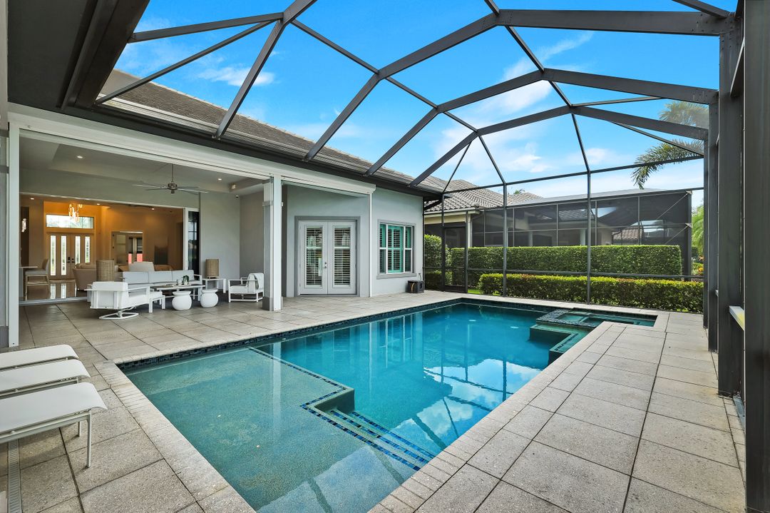 11907 Hedgestone Ct, Naples, FL 34120