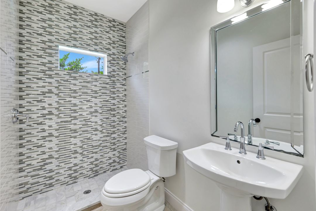 7052 Timberland Cir, Naples, FL 34109