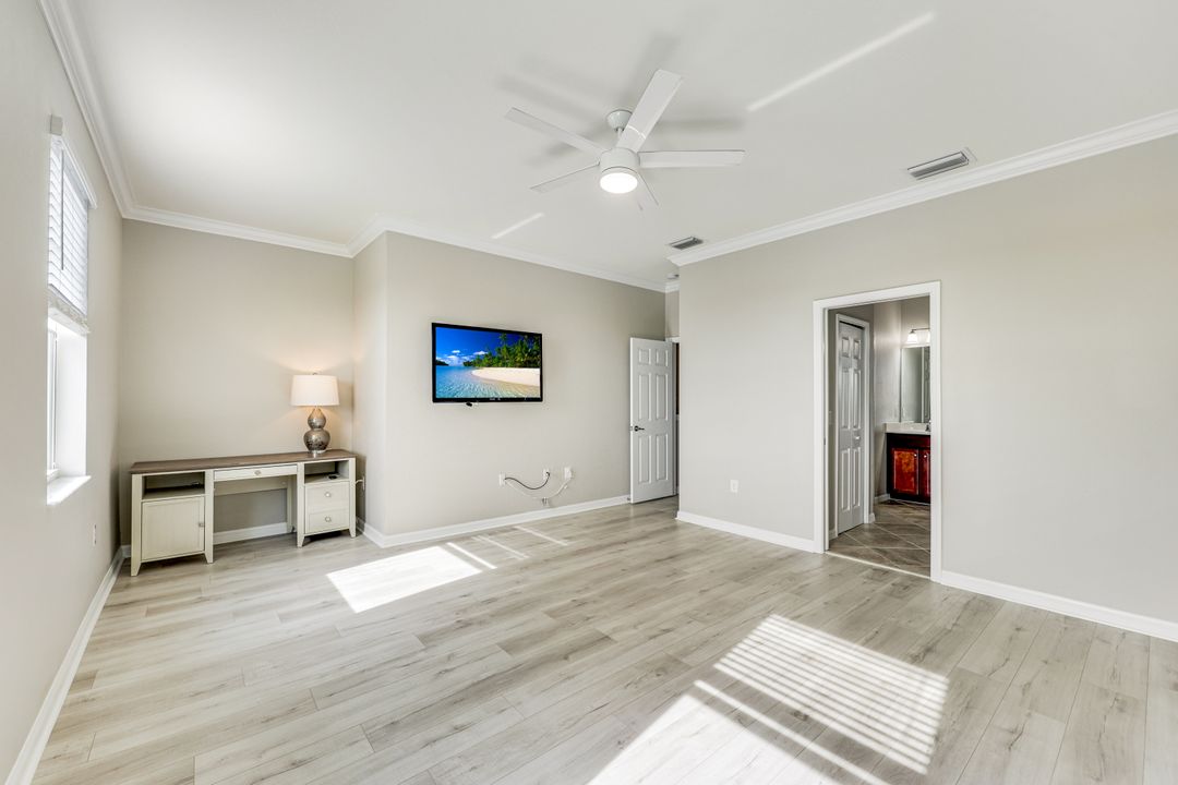 2736 Blossom Wy, Naples, FL 34120