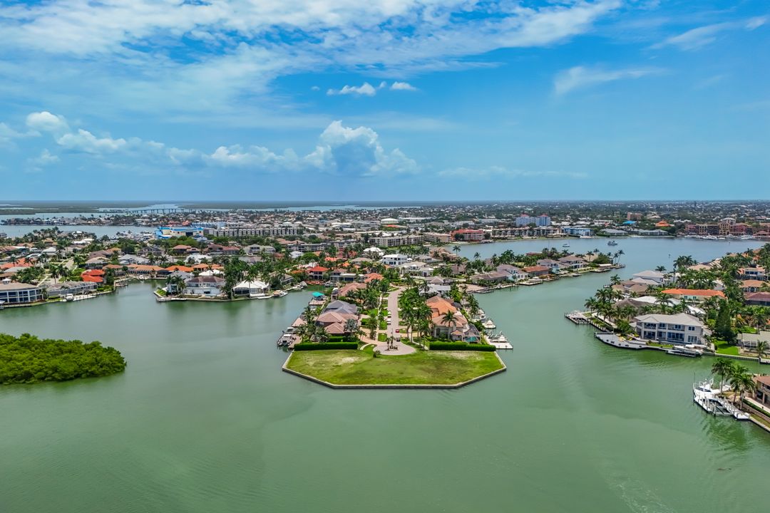 620 Rockport Ct, Marco Island, FL 34145