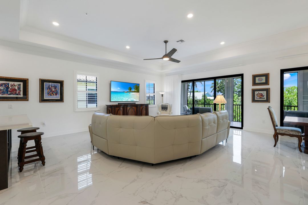 2488 Breakwater Wy #13-201, Naples, FL 34112