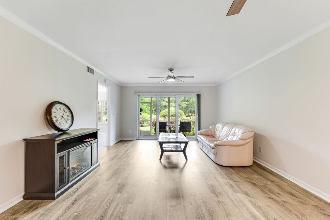 225 Robin Hood Cir #101, Naples, FL 34104