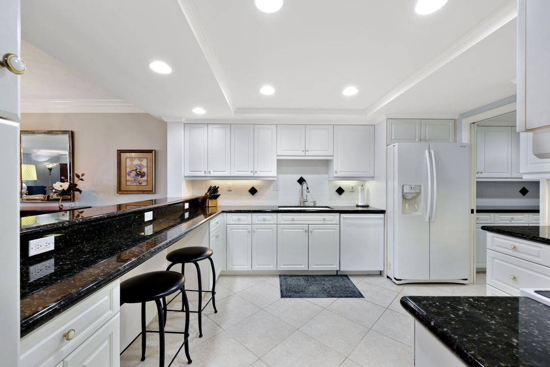 6075 Pelican Bay Blvd #1101, Naples, FL 34108