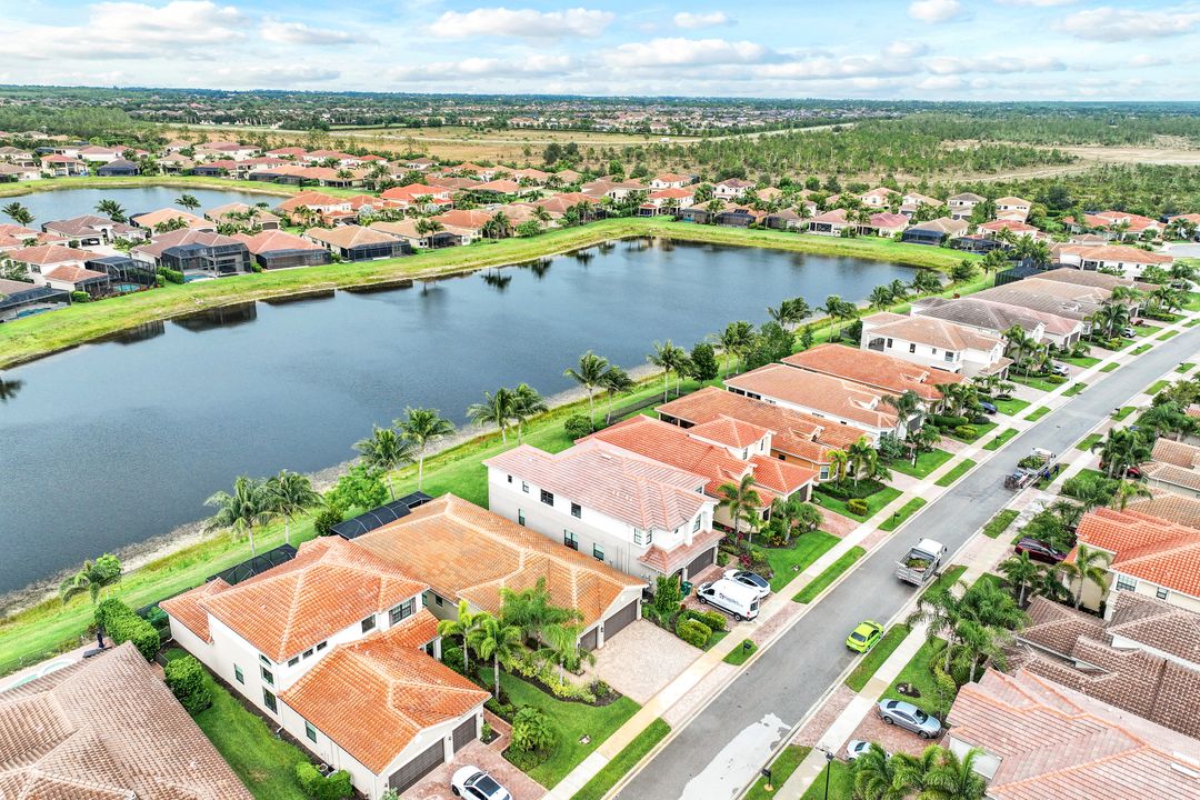 2777 Cinnamon Bay Cir, Naples, FL 34119