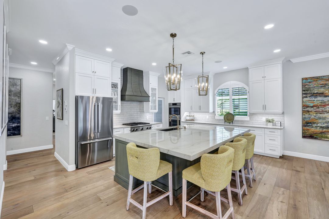 4624 Pond Apple Dr N, Naples, FL 34119