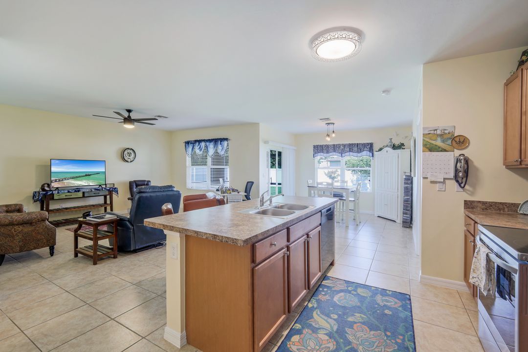 2933 SW 7th Pl, Cape Coral, FL 33914