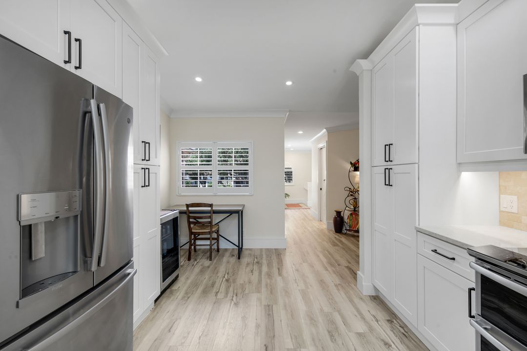 526 Lake Louise Cir #402, Naples, FL 34110