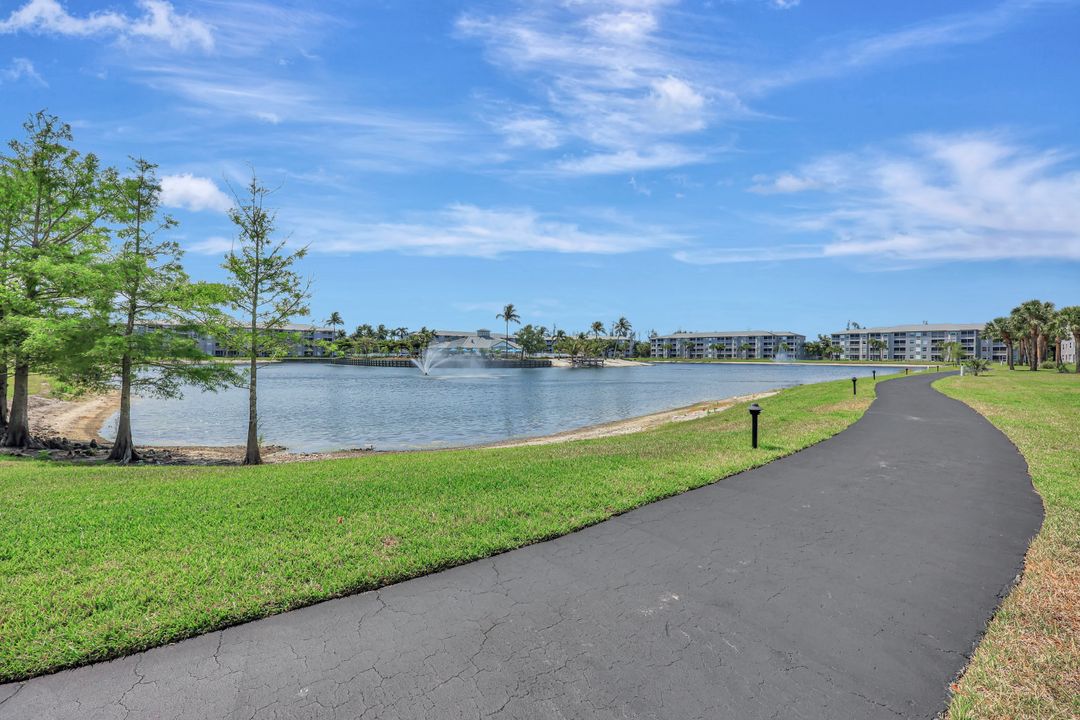 16615 Lake Cir Dr #414, Fort Myers, FL 33908