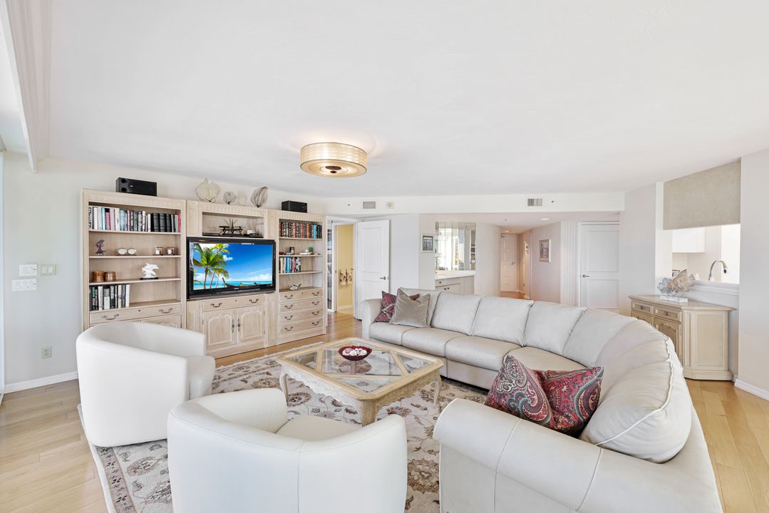 4651 Gulf Shore Blvd N #701, Naples, FL 34103