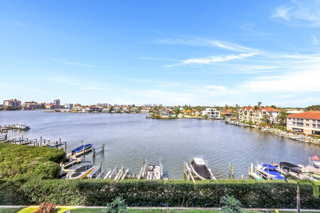 410 Flagship Dr #504, Naples, FL 34108