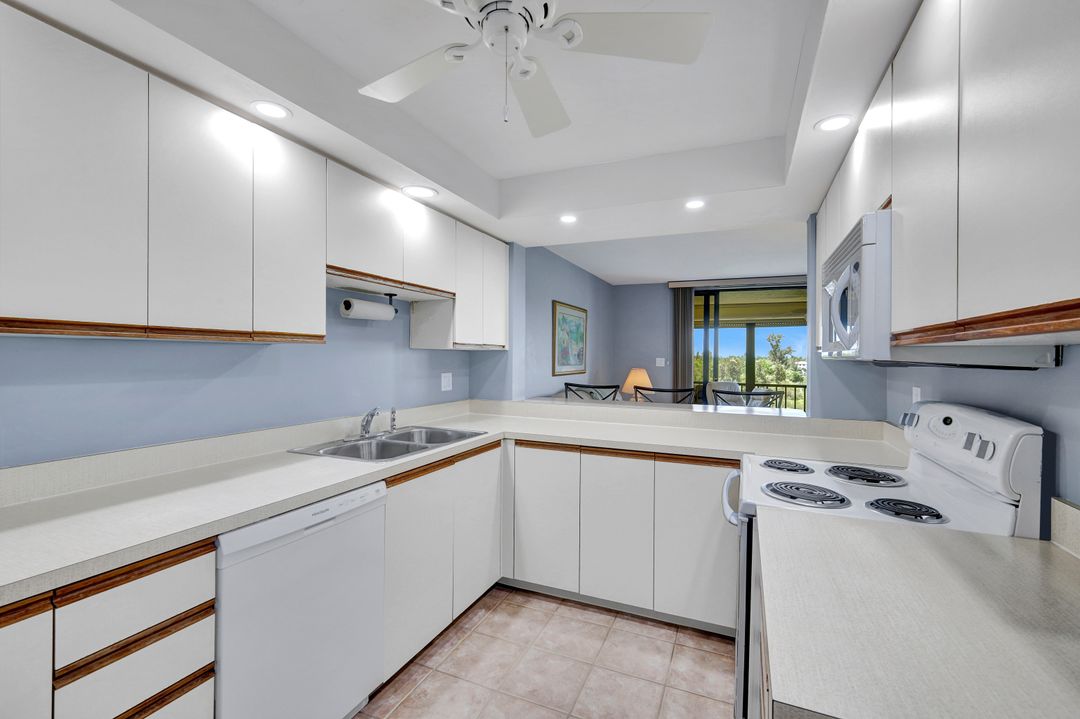 7129 Lakeridge View Court #302, Fort Myers, FL 33907