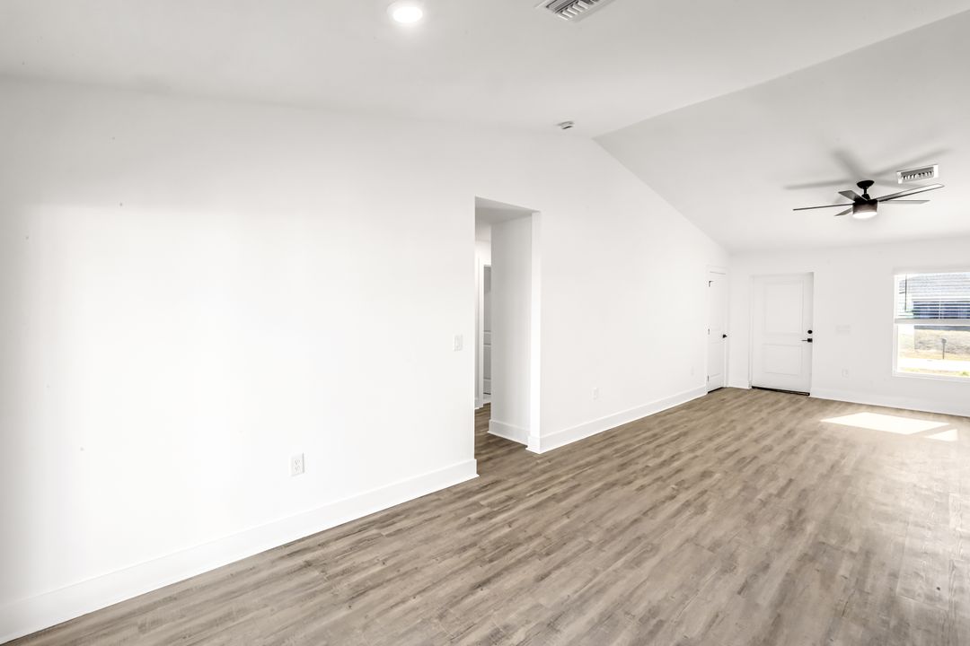 1702 NW 5th Pl, Cape Coral, FL 33993