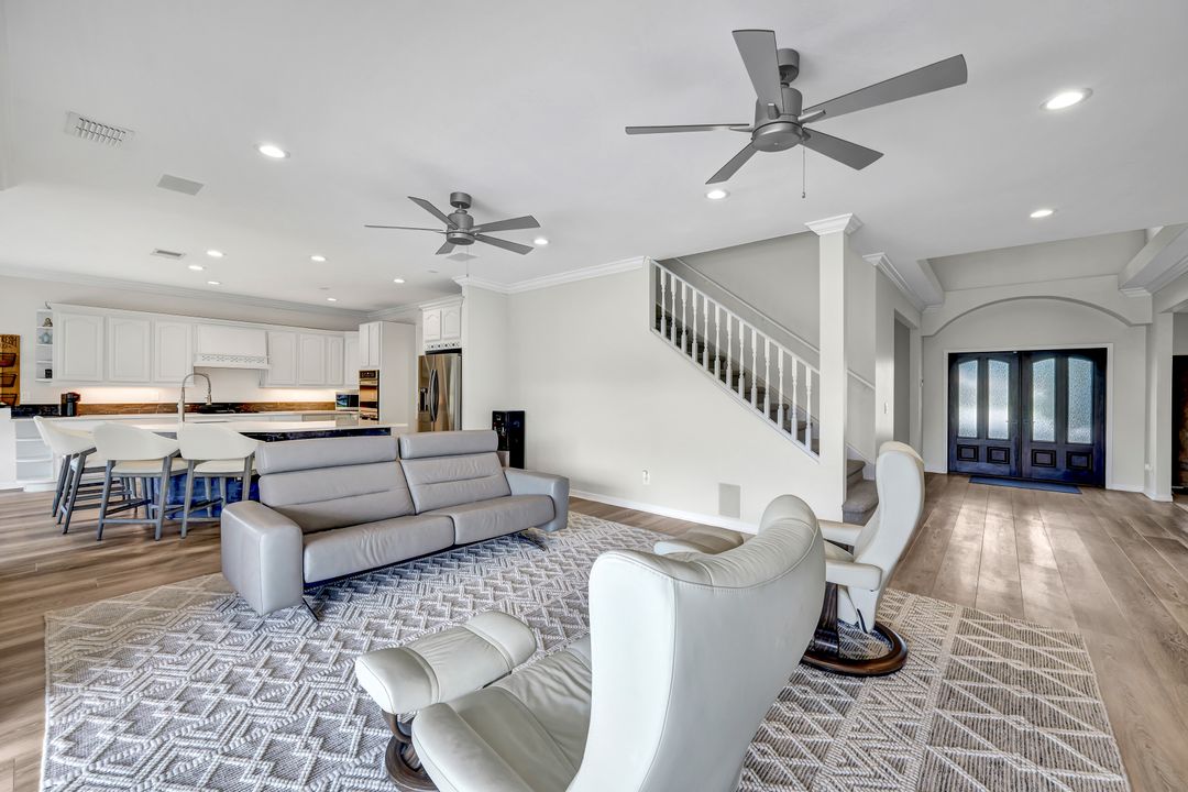 8146 Las Palmas Way, Naples, FL 34109