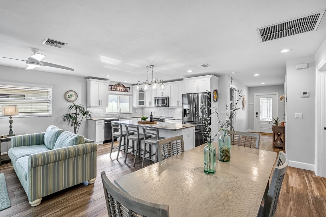 737 91st Ave N, Naples, FL 34108