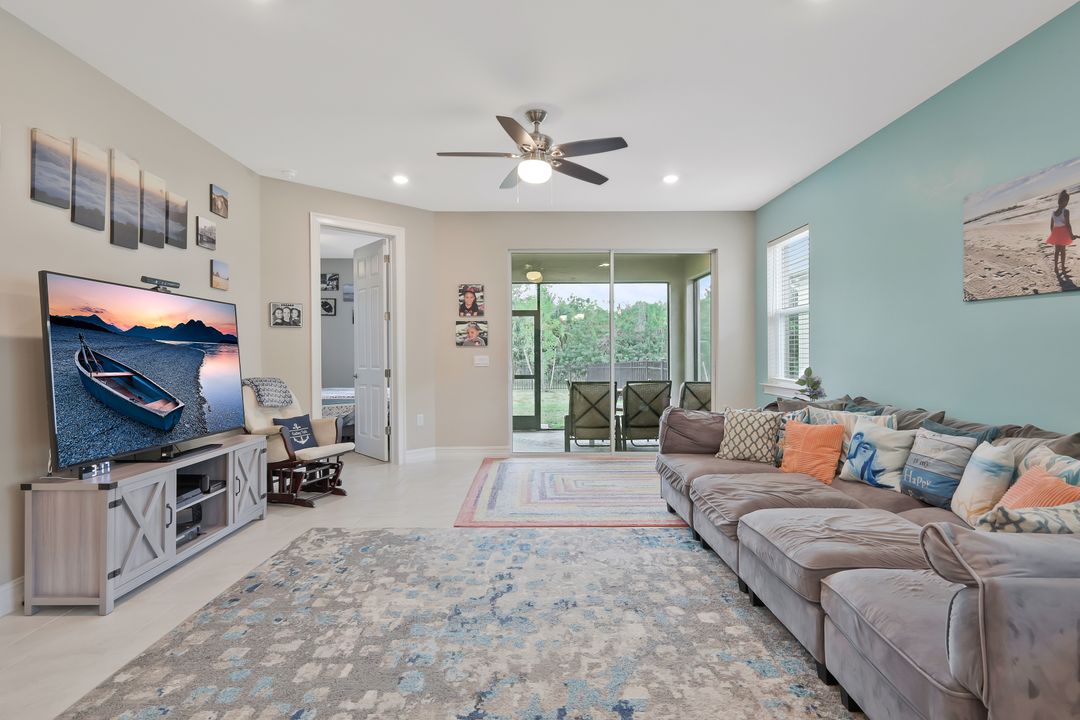 836 Heather Lk Ave, Cape Coral, FL 33993