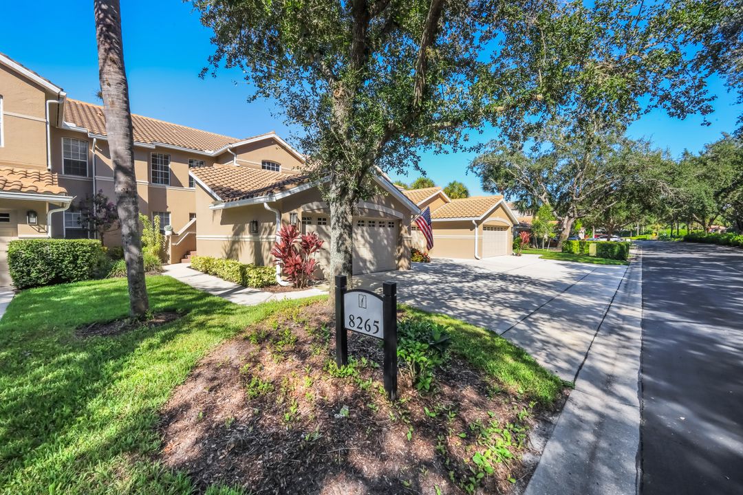 8265 Danbury Blvd #203, Naples, FL 34120