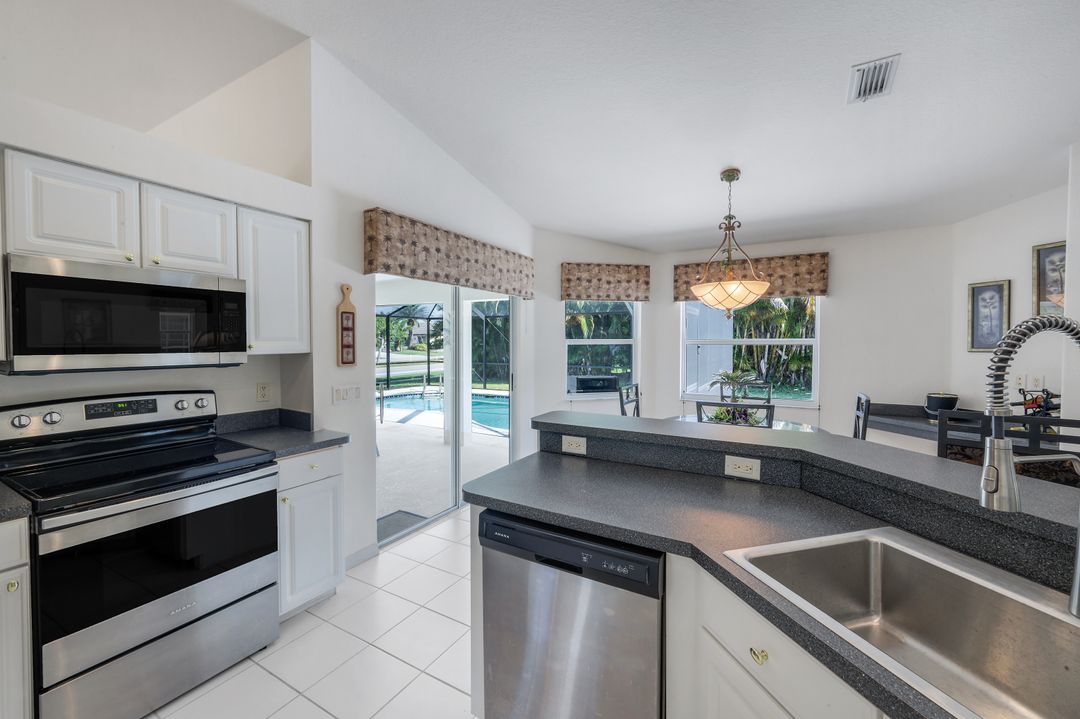 2725 SW 46th Terrace, Cape Coral, FL 33914