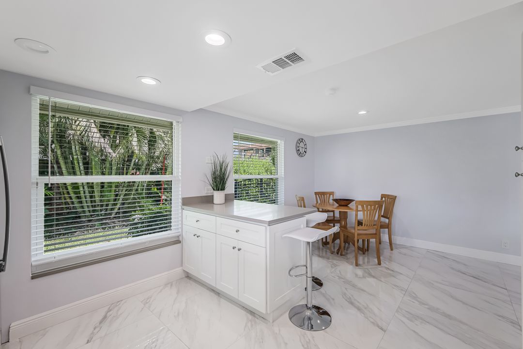 455 Bayside Ave, Naples, FL 34108