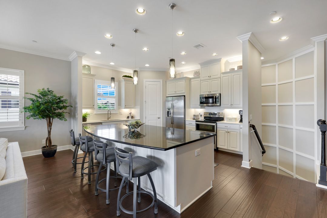 9684 Montelanico Loop #204, Naples, FL 34119