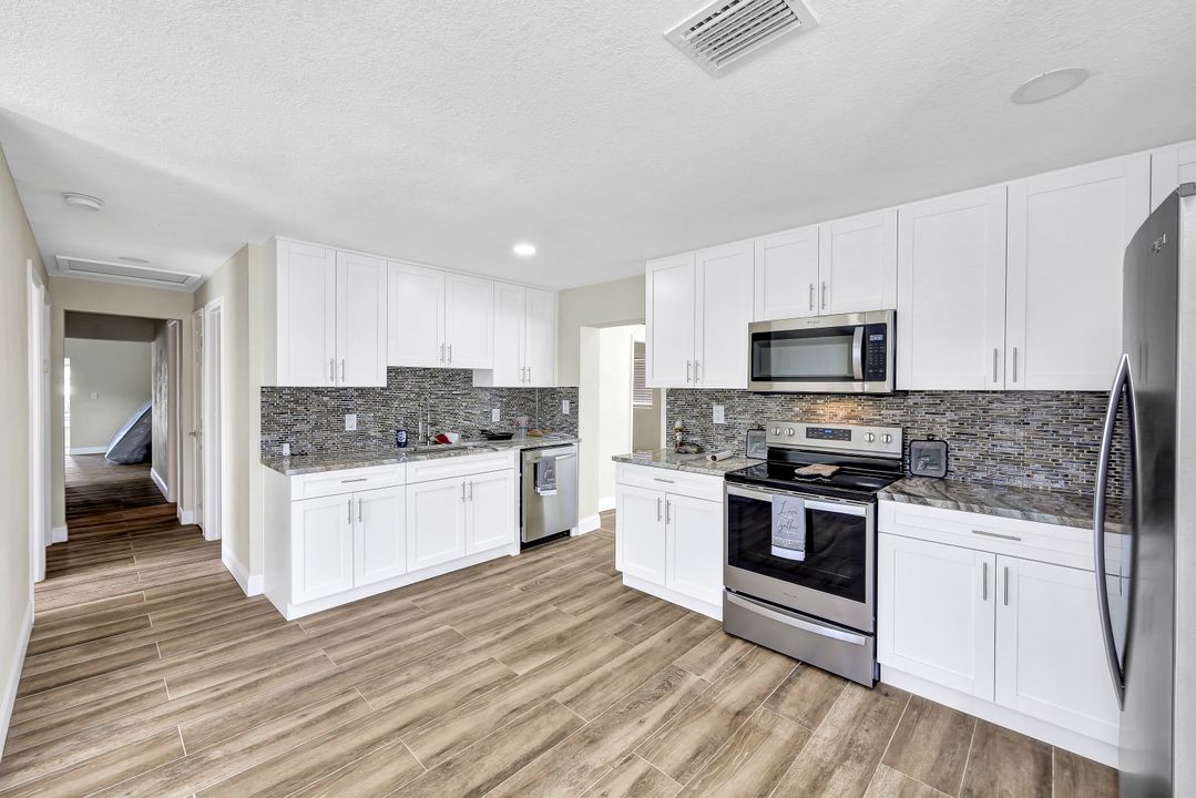 1273 5th Ave N, Naples, FL 34102