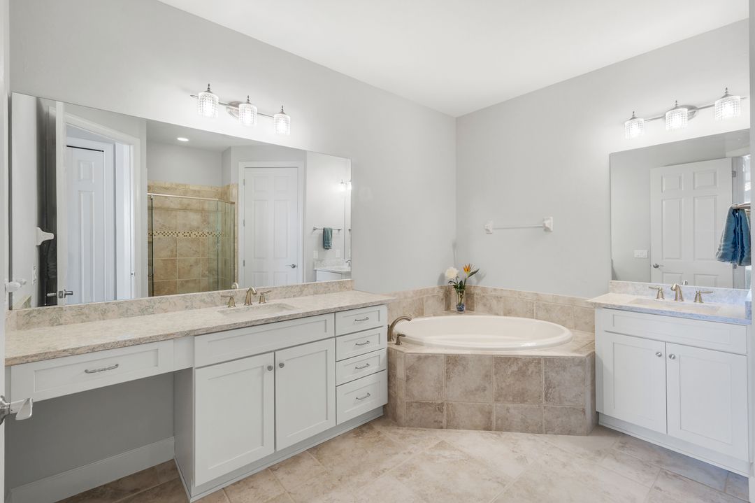 9060 Siesta Bay Dr #101, Naples, FL 34120