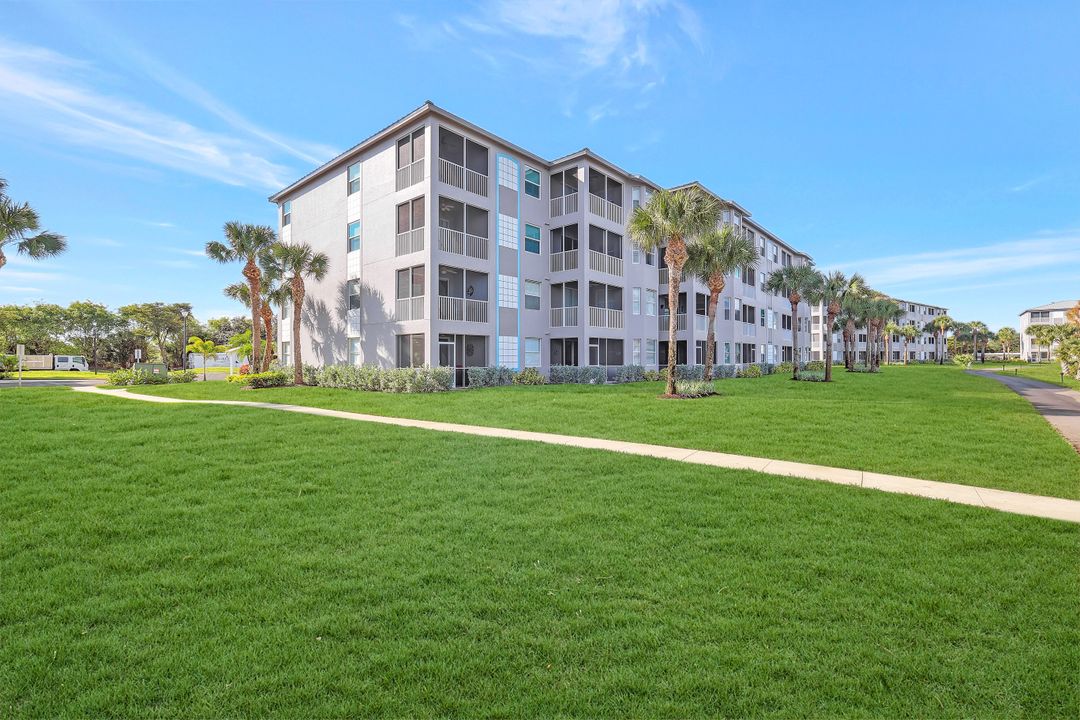 16595 Lake Cir Dr #233, Fort Myers, FL 33908