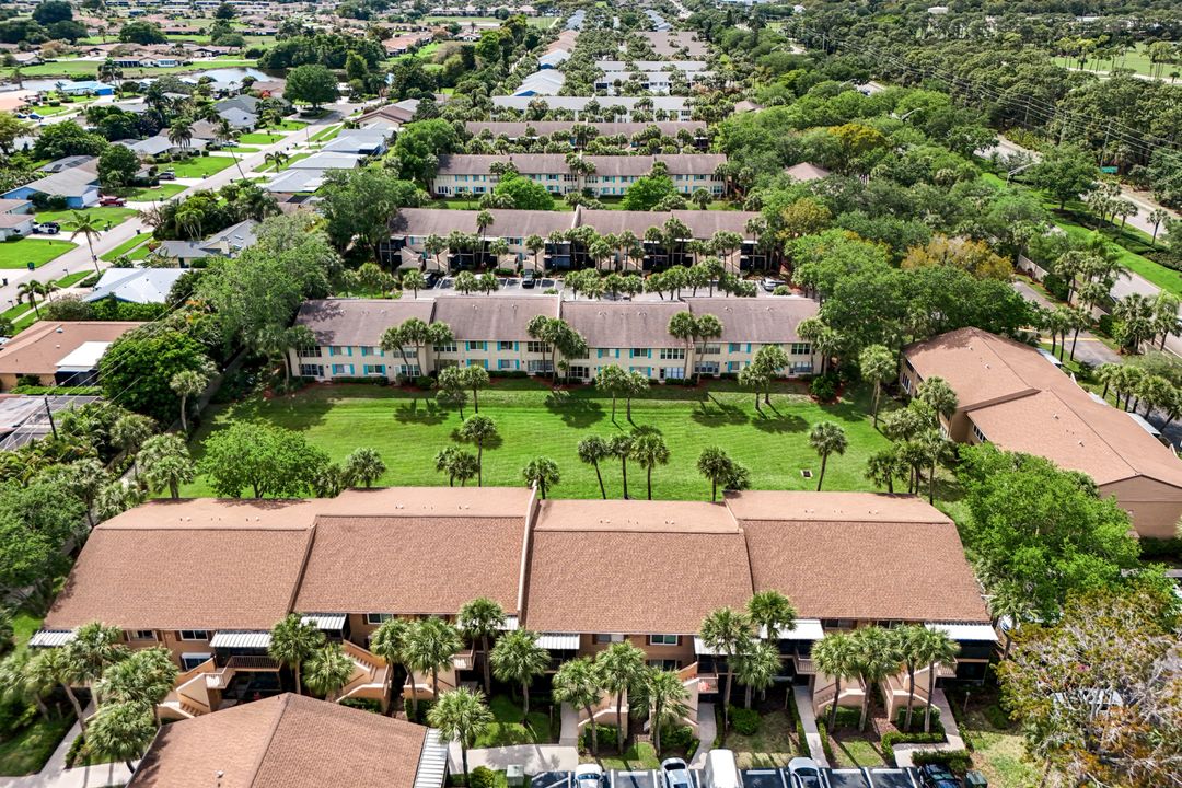 4240 Jack Frost Ct #6, Naples, FL 34112