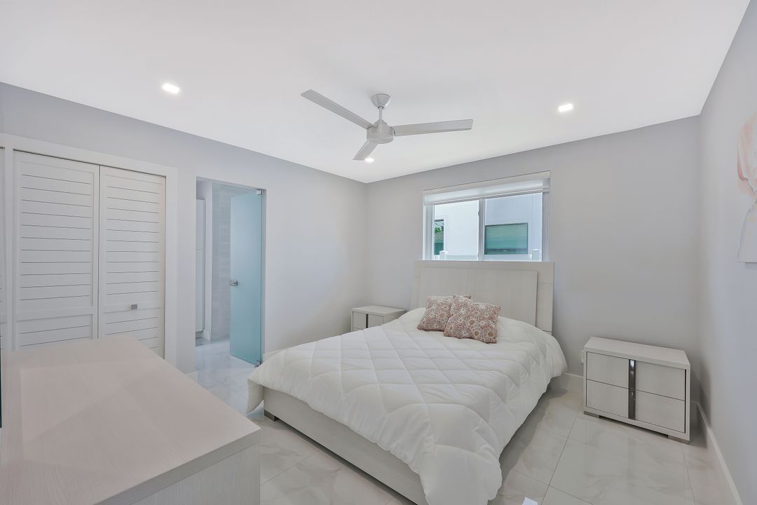 532 103rd Ave N, Naples, FL 34108