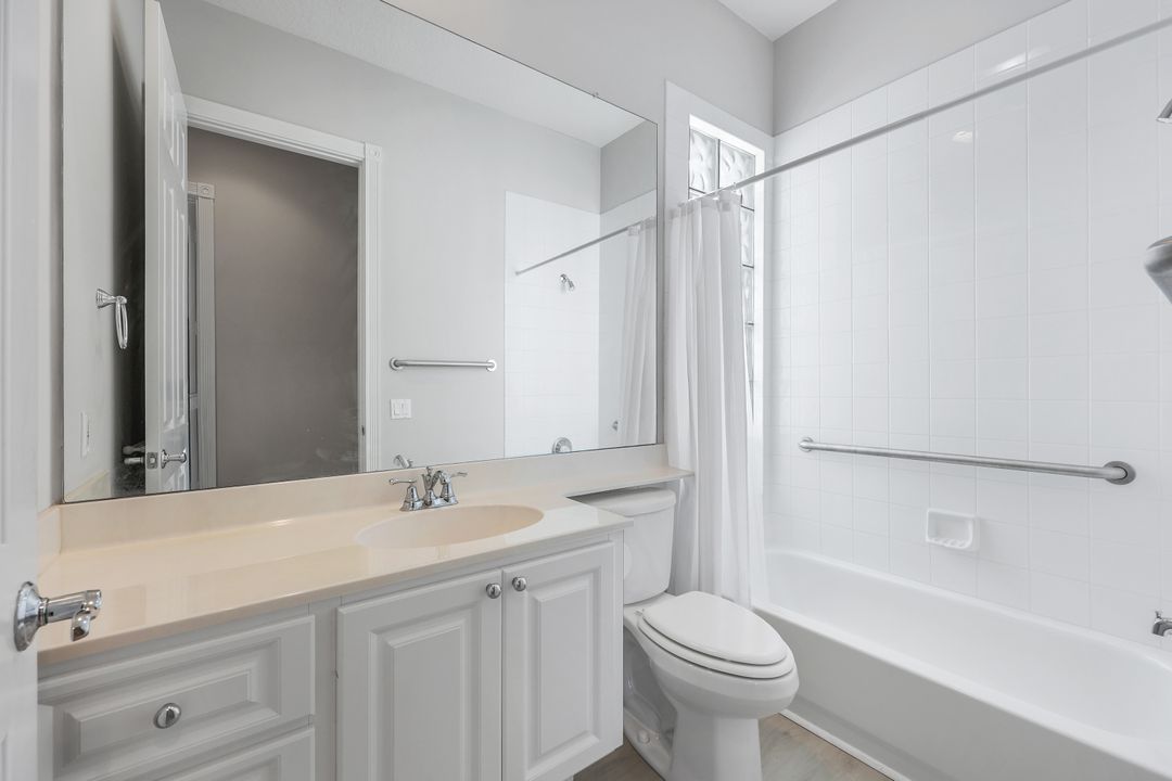 4364 Montalvo Ct, Naples, FL 34109